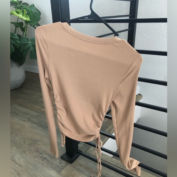 Tan fitted Long Sleeve - Picture 4 of 4
